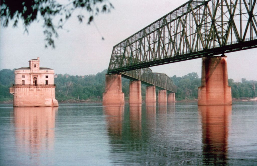 CHAIN OF ROCKS BRIDGE: ST LOUIS, MISSOURI